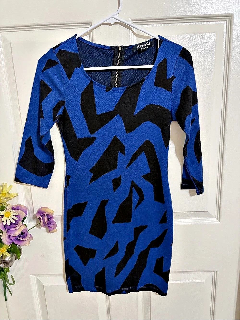 Forever 21 Abstract Mini Dress in Blue & Black Size Small Like New